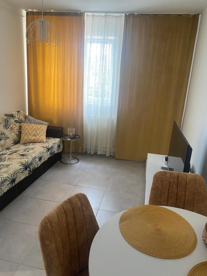 Sofi Apartment Central Bukarest Exteriör bild