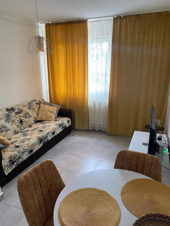 Sofi Apartment Central Bukarest Exteriör bild